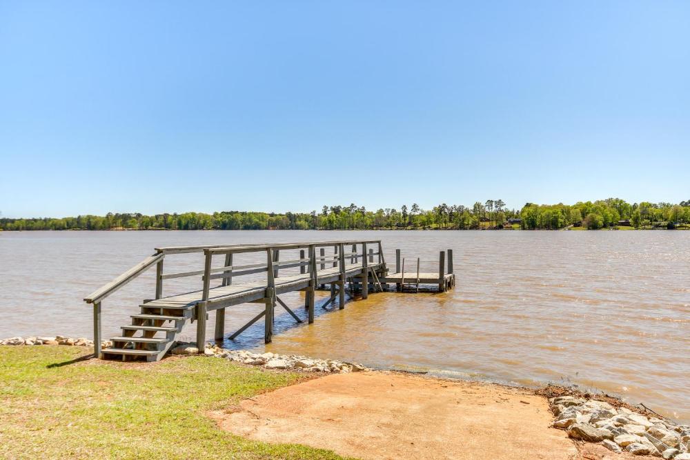 Lakefront Prosperity Home with Private Boat Dock